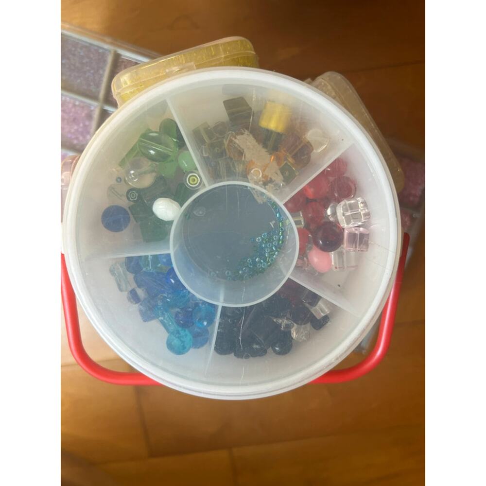 Large lot of beads seed beads / glass / pendants 4 boxes full - Picture 5 of 10
